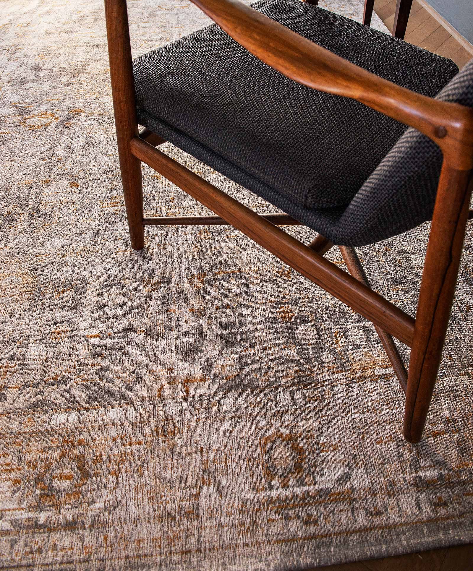tapis Louis De Poortere LX 8884 Antiquarian Ushak Suleiman Grey interior 2