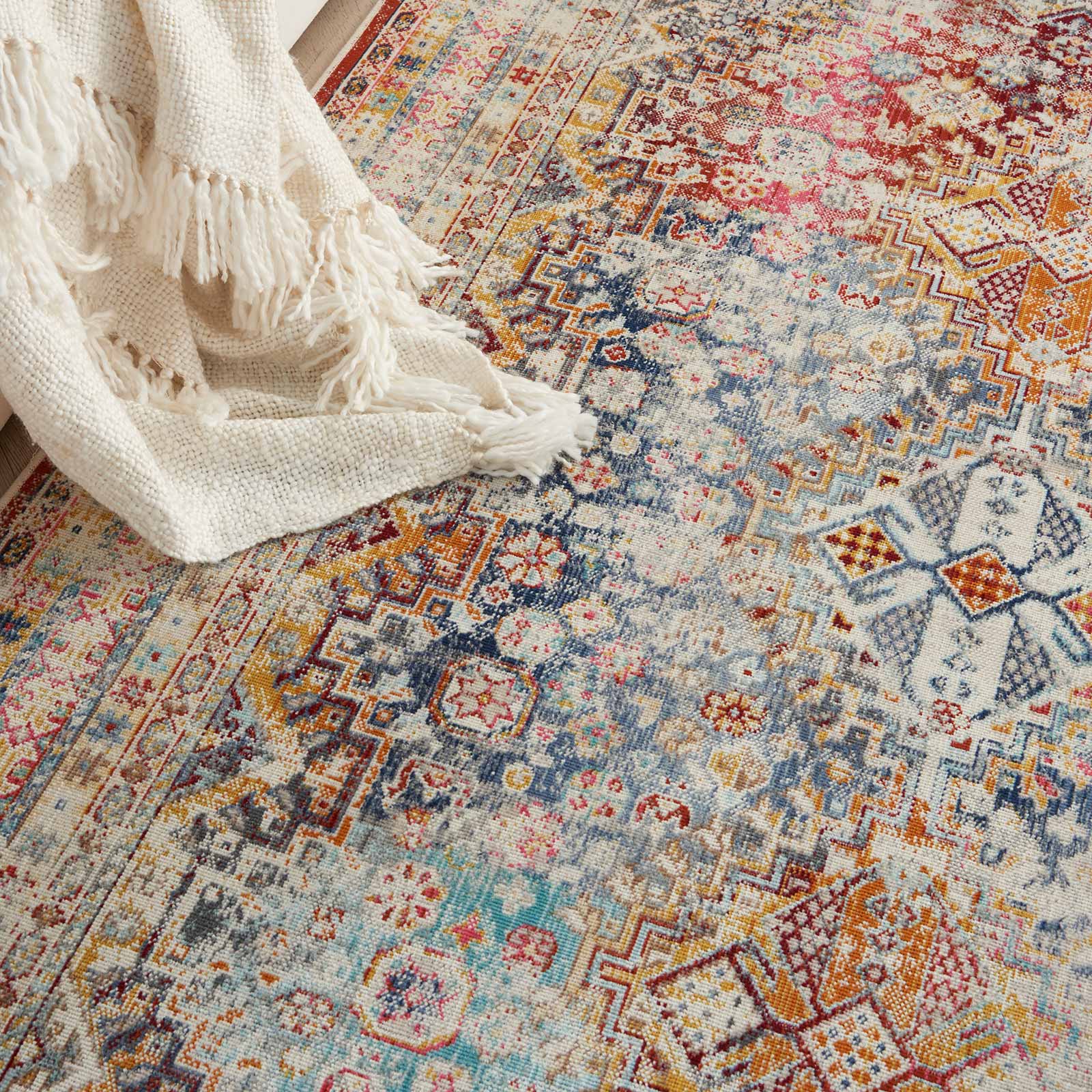 Nourison tapis Vintage Kashan VKA09 MULTI MULTICOLOR 5X8 099446852441 interior 2