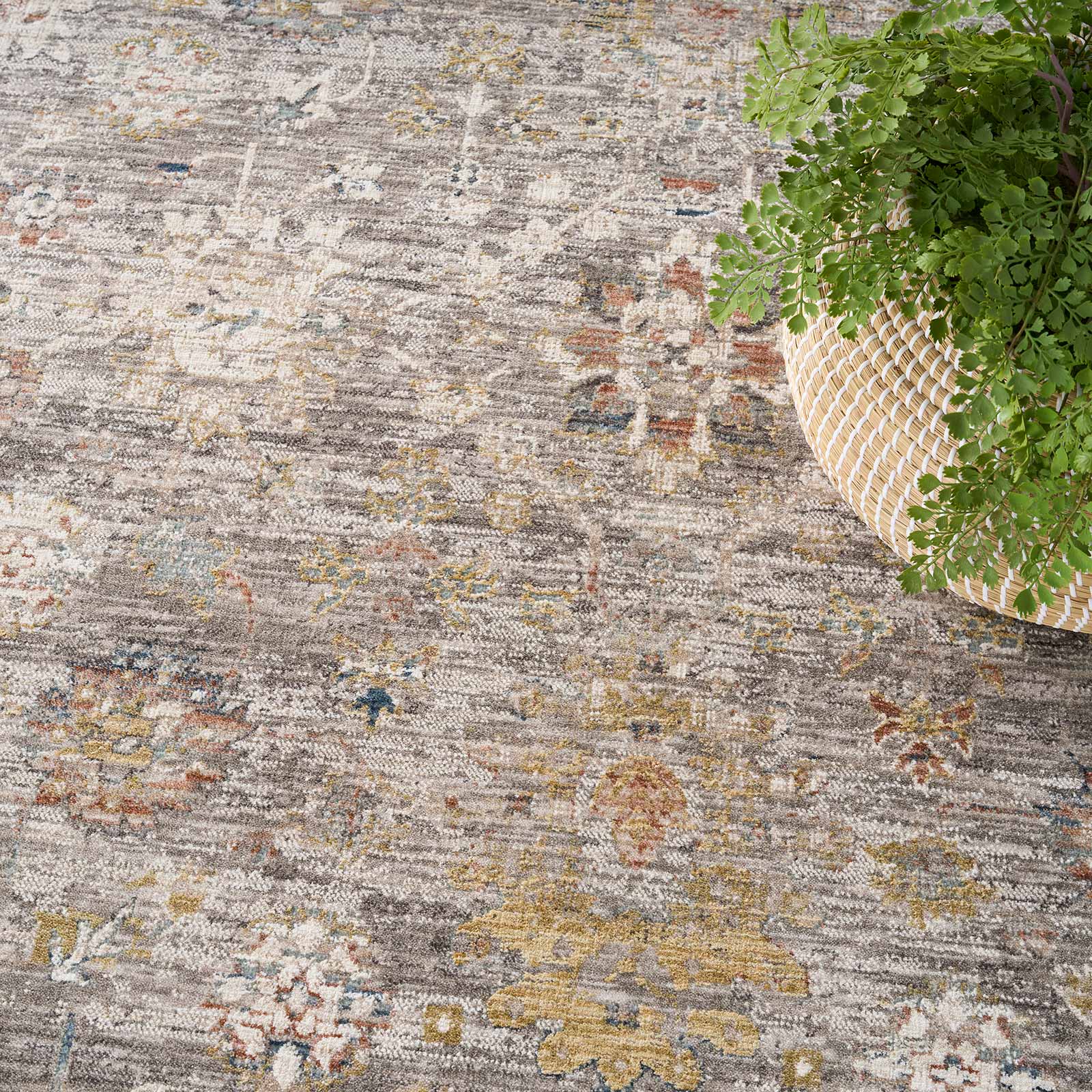 Nourison tapis Antique Fusion ANF05 GREY 5x8 841491157954 interior 2