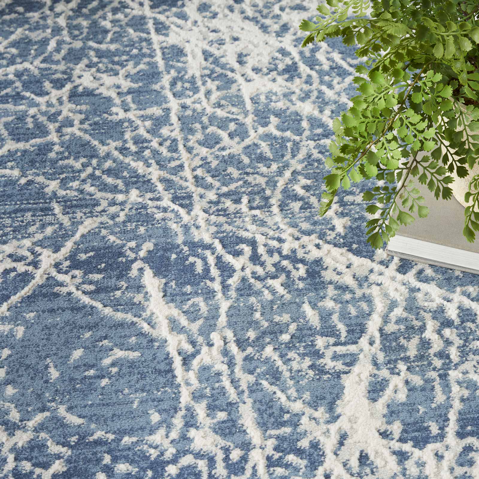 Nourison tapis Exhale EXL02 NAVIV NAVY IVORY 5x7 099446954916 interior 2